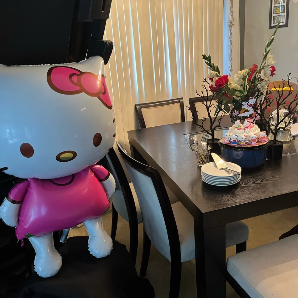 Hello Kitty Cake Topper and Inflatable Balloon